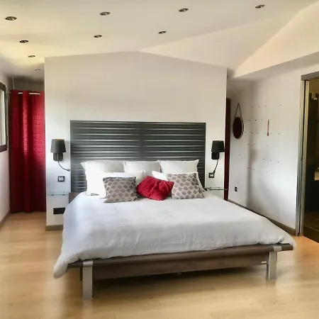 Domaine De La Rue De La Tour Bed & Breakfast